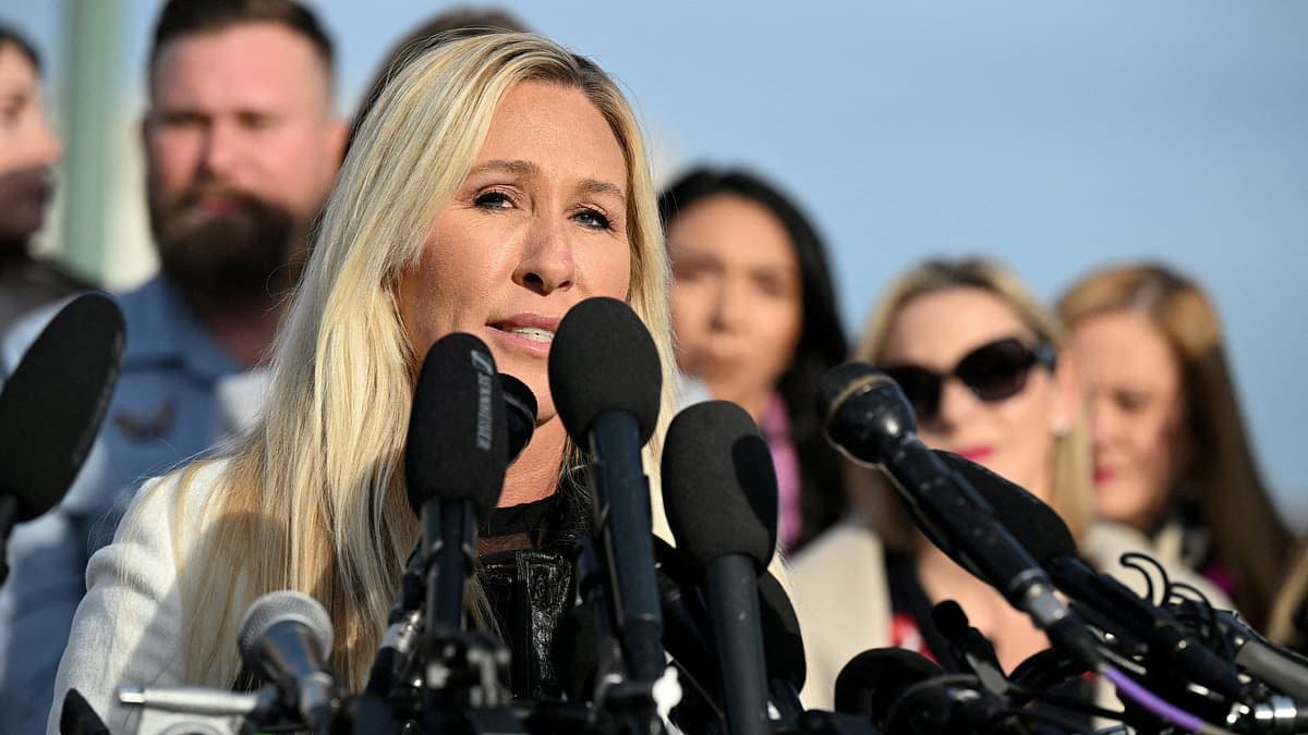 Warnings of massive GOP mutiny as Republican lawmakers lash out at 'garbage' treatment by White House