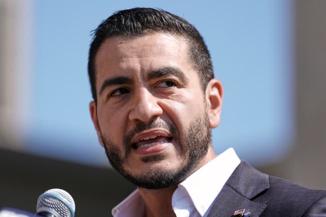 HA! WATCH Kaitlan Collins' Face As Abdul El-Sayed Tries Dodging Hasan Piker BROMANCE Question (Vid)
