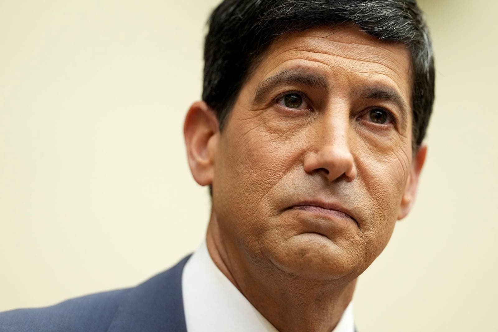 Elizabeth Warren blasts Kevin Warsh, saying he 'seems to invite corruption'